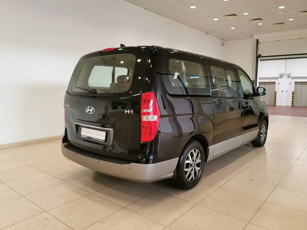 Hyundai H-1 2.5 TD AT (99 л.с.) Черный в АВИЛОН. Слайд №2