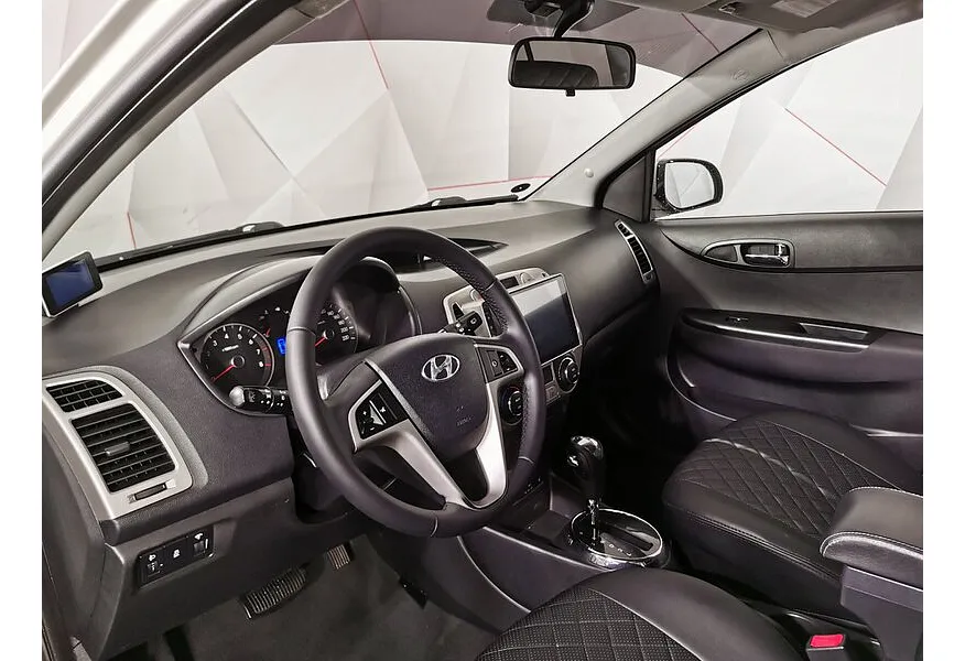 Hyundai i20 1.4 AT (101 л.с.) Бежевый в АВИЛОН. Слайд №19