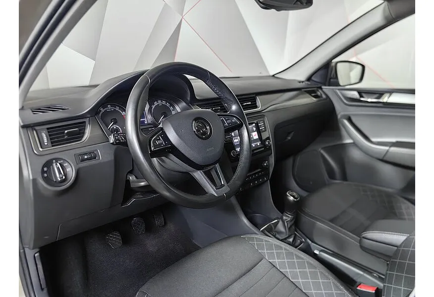 Skoda Rapid 1.6 MT (110 л.с.) Бежевый в АВИЛОН. Слайд №19