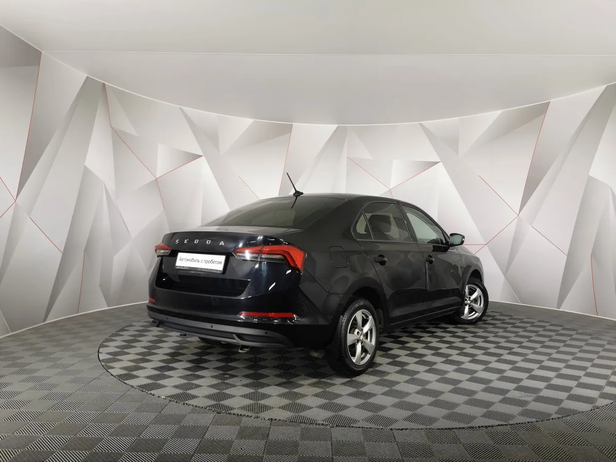 Skoda Rapid 1.6 AT (110 л.с.) Черный в АВИЛОН. Слайд №2