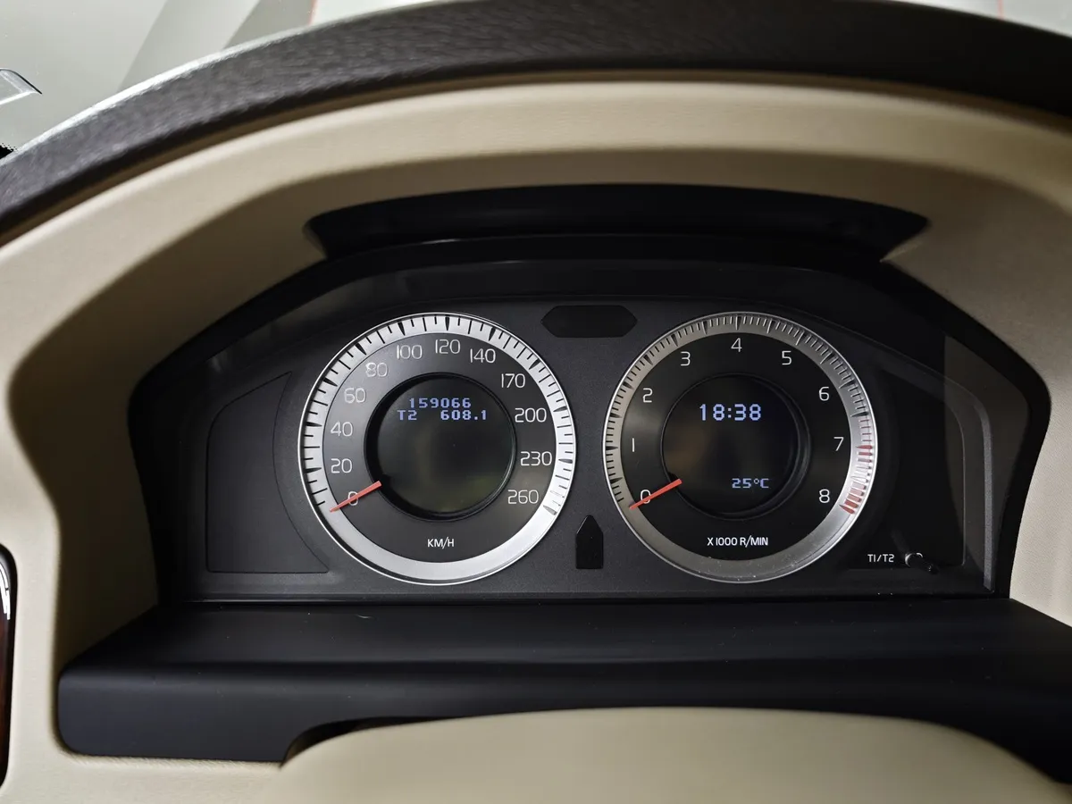 Volvo S80 2.5 Turbo Geartronic (231 л.с.) Коричневый в АВИЛОН. Слайд №17