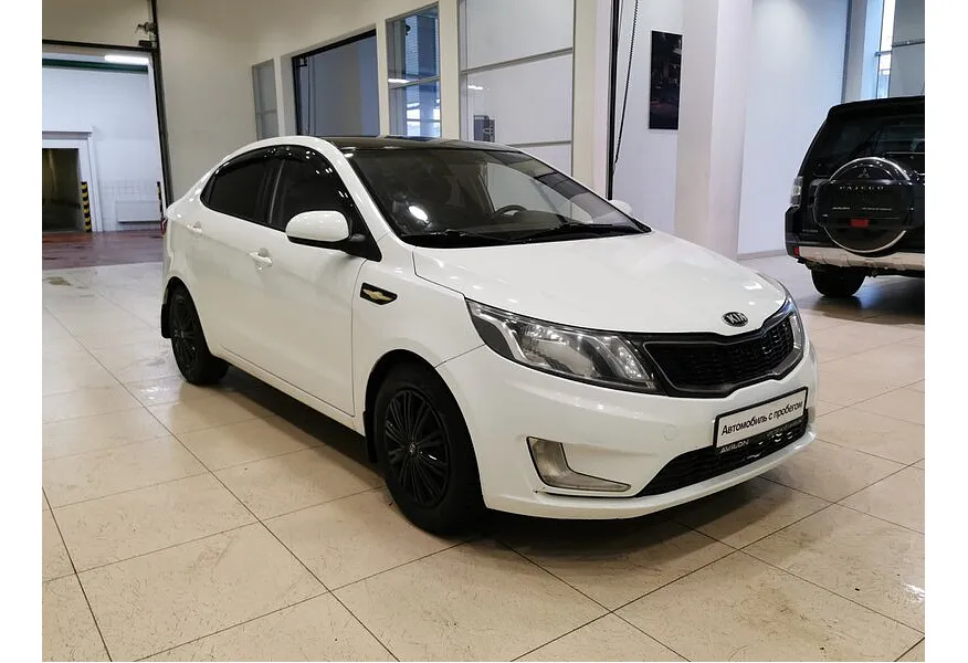 Kia Rio 1.6 AT (123 л.с.) Белый в АВИЛОН. Слайд №3