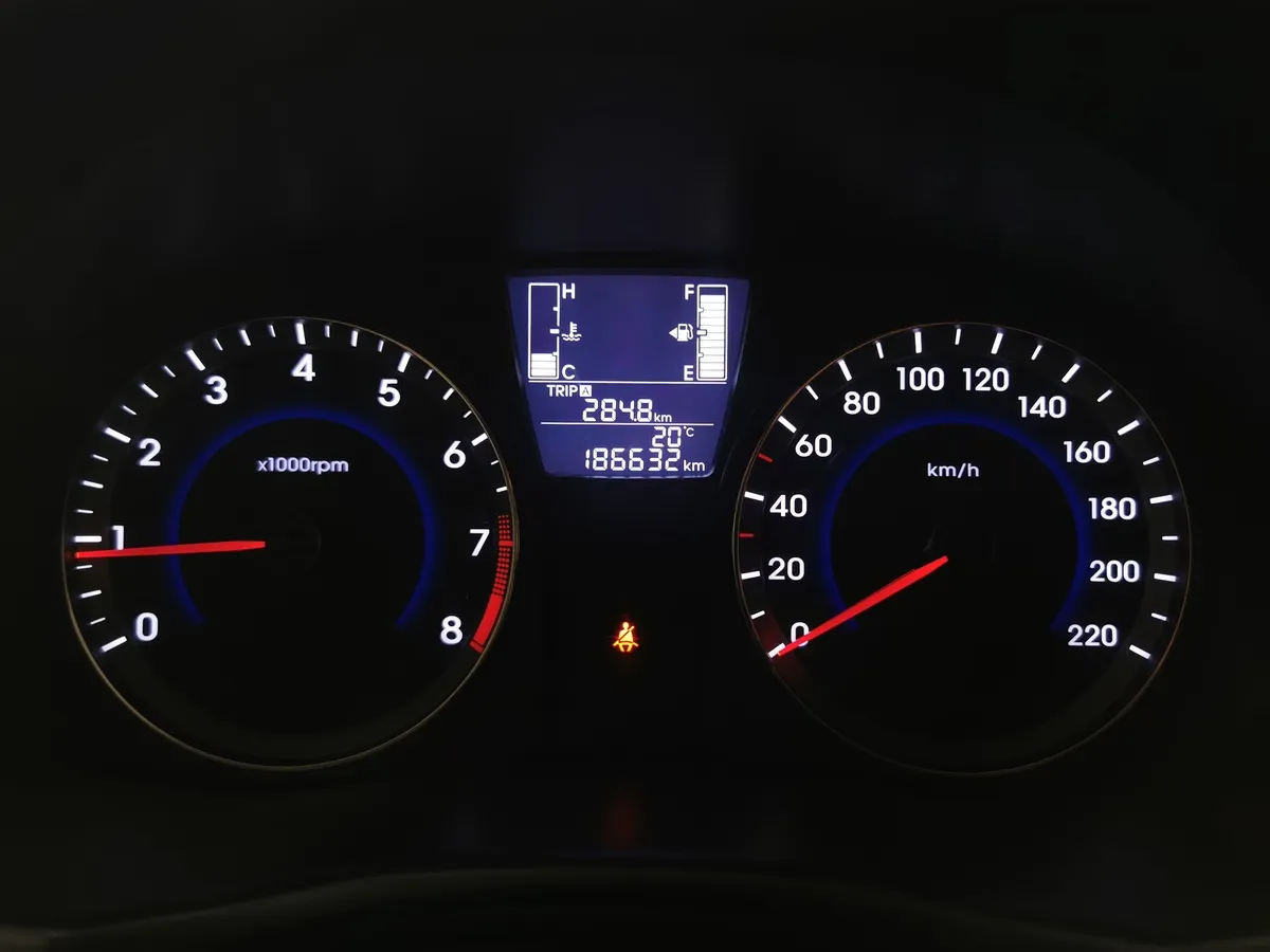 Hyundai Solaris 1.6 MT (123 л.с.) Белый в АВИЛОН. Слайд №17