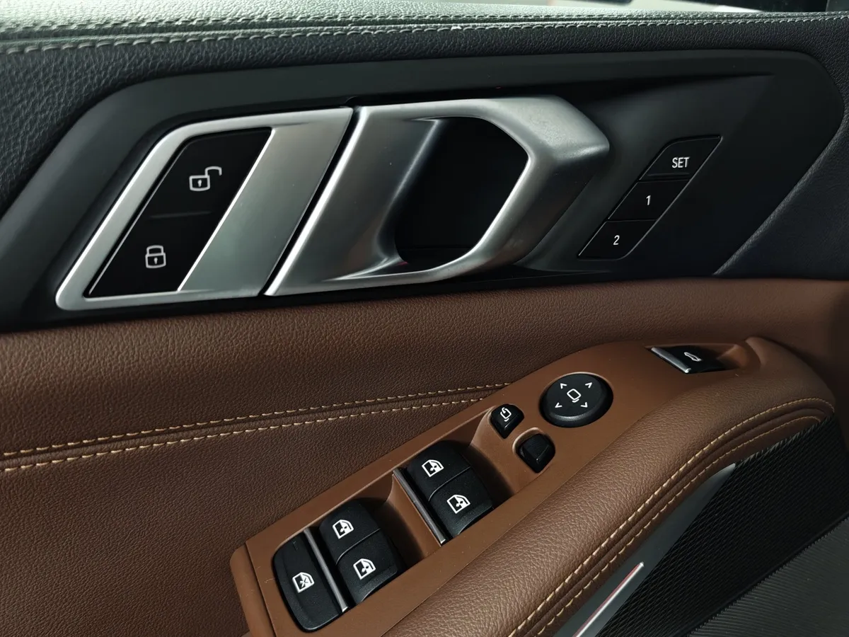 BMW X5 xDrive40i Steptronic (340 л.с.) Белый в АВИЛОН. Слайд №16