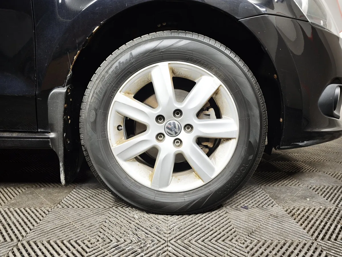Volkswagen Polo 1.6 MPI AT (110 л.с.) Highline Черный в АВИЛОН. Слайд №9