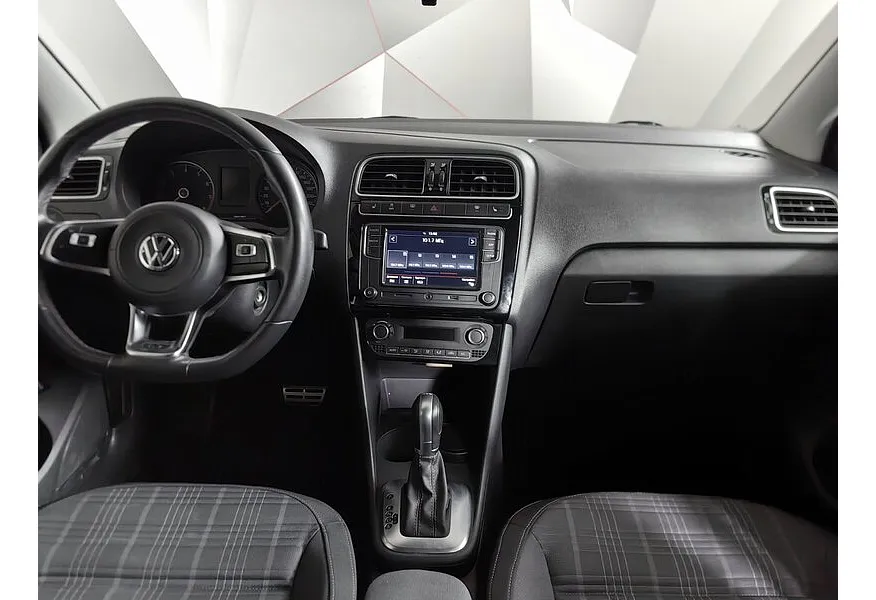 Volkswagen Polo 1.6 MPI AT (110 л.с.) Drive Белый в АВИЛОН. Слайд №14