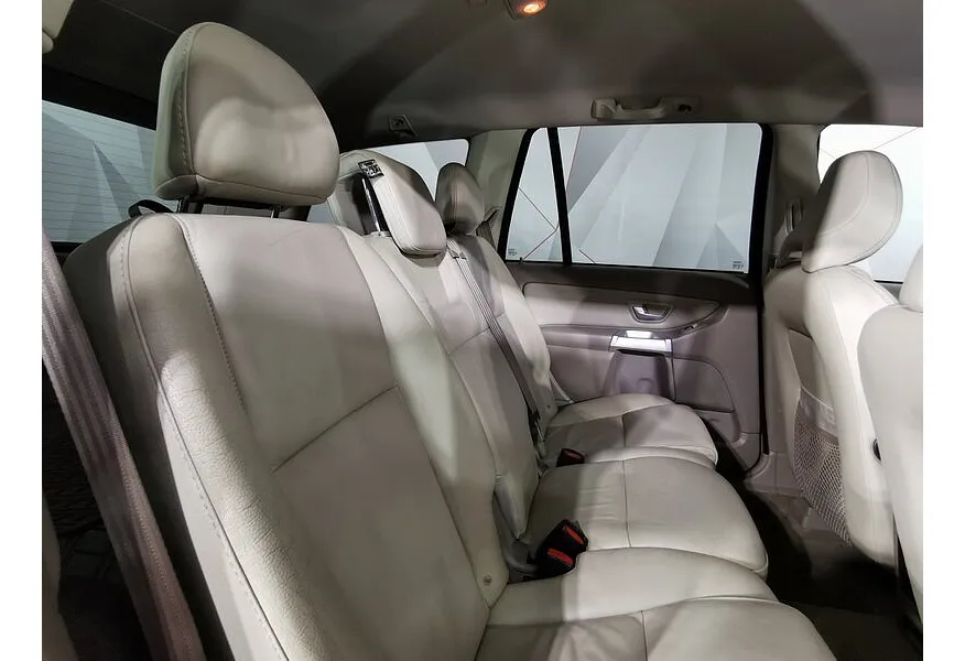 Volvo XC90 2.5 T5 Geartronic AWD (5 мест) (210 л.с.) Красный в АВИЛОН. Слайд №14