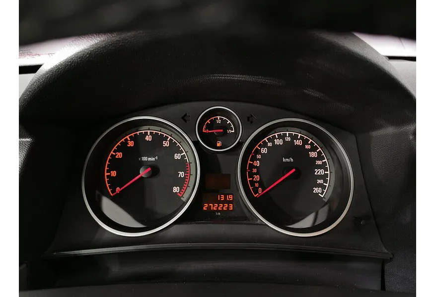 Opel Astra 1.8 AT (140 л.с.) base Серебристый в АВИЛОН. Слайд №17 Opel Astra 1.8 AT (140 л.с.) base Серебристый в АВИЛОН. Слайд №17