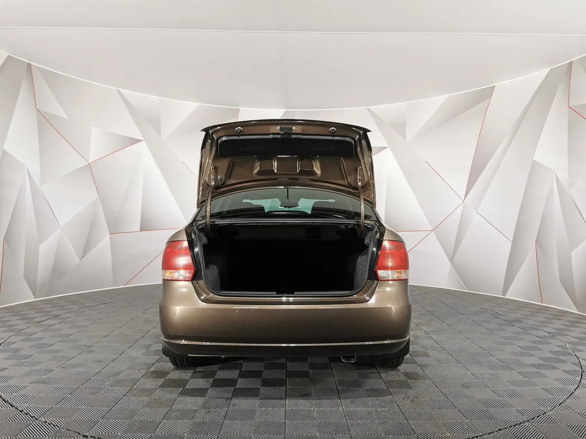 Volkswagen Polo 1.6 MPI AT (110 л.с.) Highline Коричневый в АВИЛОН. Слайд №10