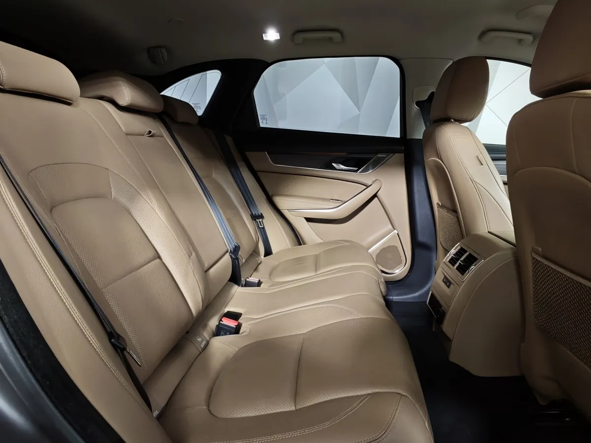 Jaguar F-Pace 2.0P AT AWD (249 л.с.) SE Серый в АВИЛОН. Слайд №16