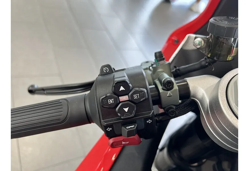 QJMOTOR SRK 921 RR 921 см³ (129 л.с.) (129) 921 Белый в АВИЛОН. Слайд №11