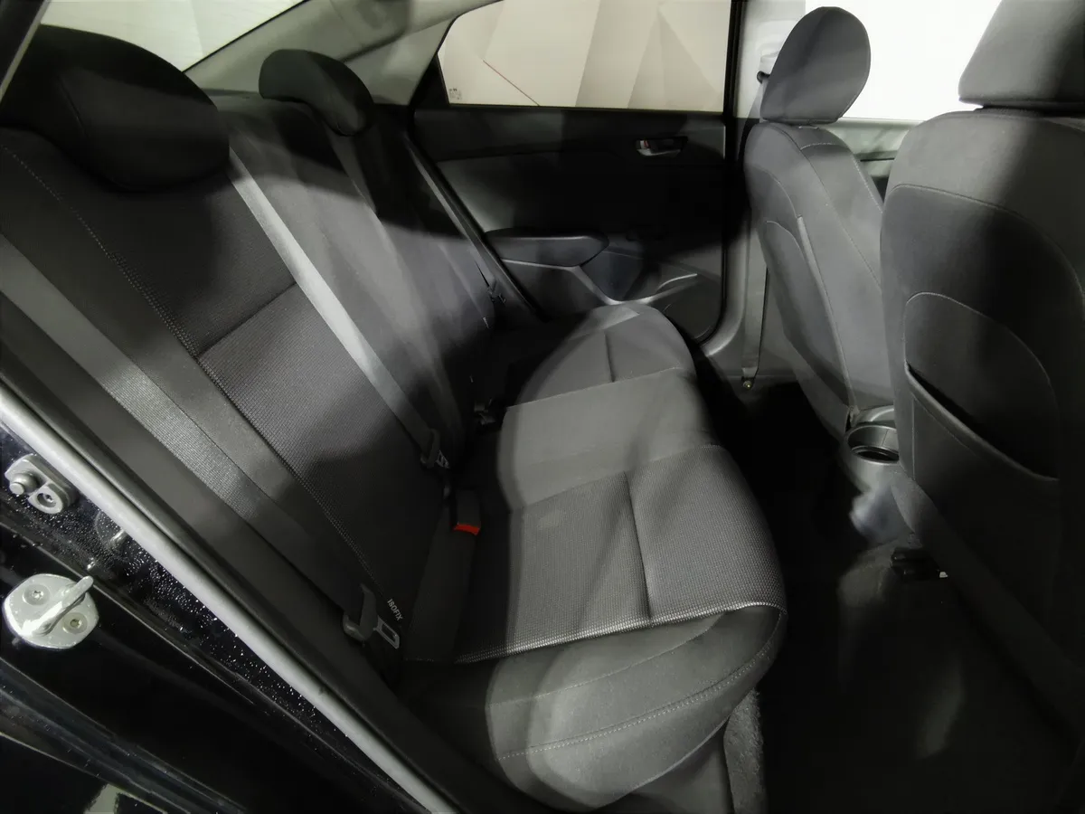 Hyundai Solaris 1.6 AT (123 л.с.) Comfort + Advanced + Winter Черный в АВИЛОН. Слайд №15