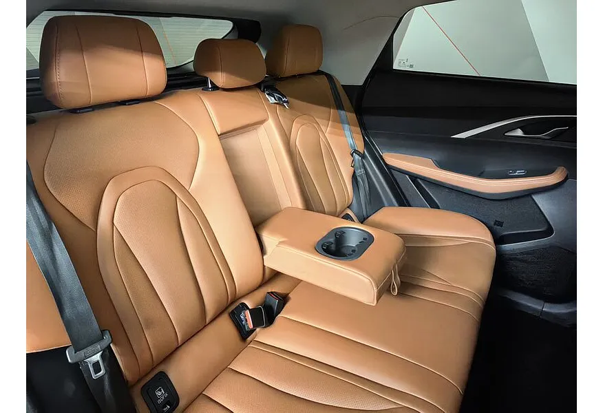 АВИЛОН - Omoda C5 1.5T CVT (147 л.с.) Ultimate (двухцветный, красные элементы экстерьера) Серебристый - slide 13