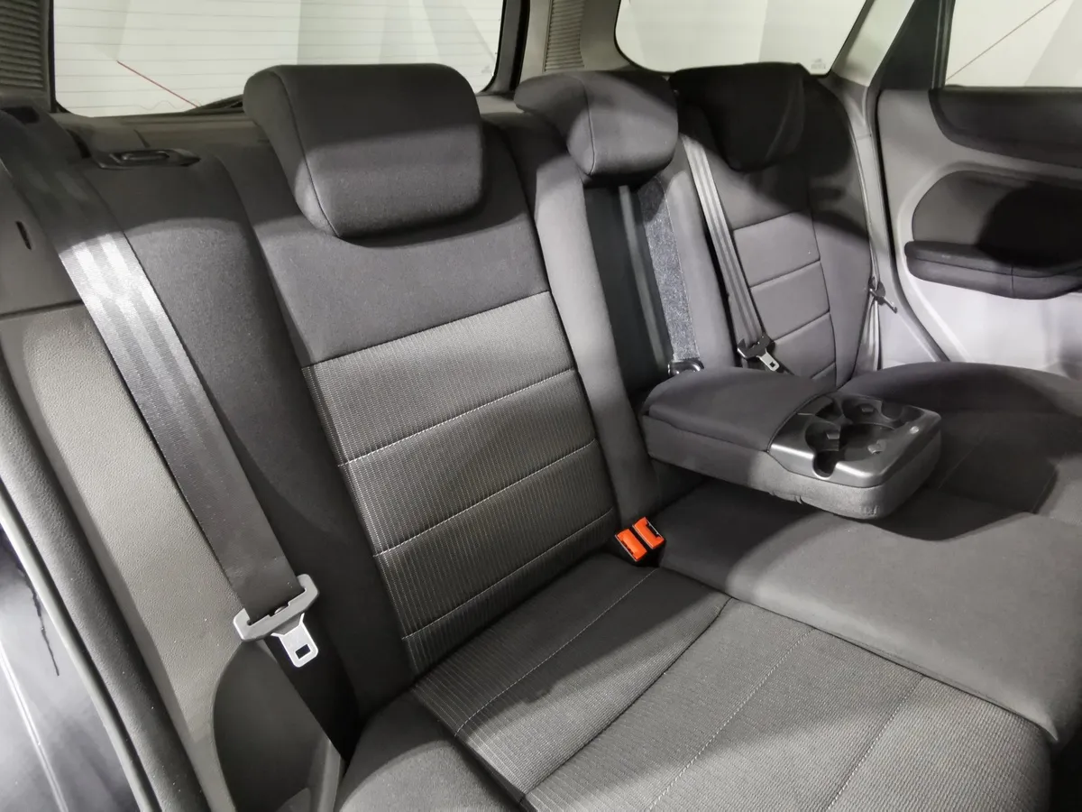 Ford Focus 2.0 AT (145 л.с.) Ghia Черный в АВИЛОН. Слайд №16