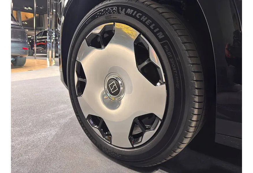 Zeekr 9X 2.0h AT 4WD (1177 л.с.) Ultra Черный в АВИЛОН. Слайд №18