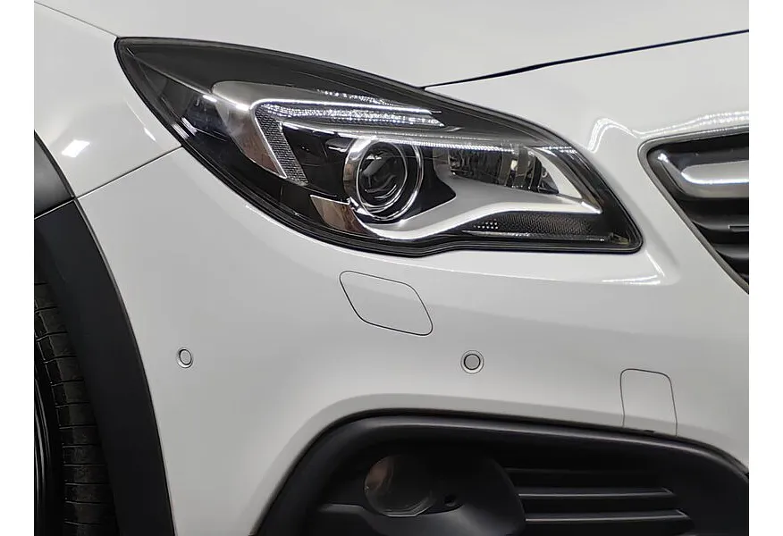 Opel Insignia 2.0 SIDI Turbo AT 4x4 (249 л.с.) Белый в АВИЛОН. Слайд №10