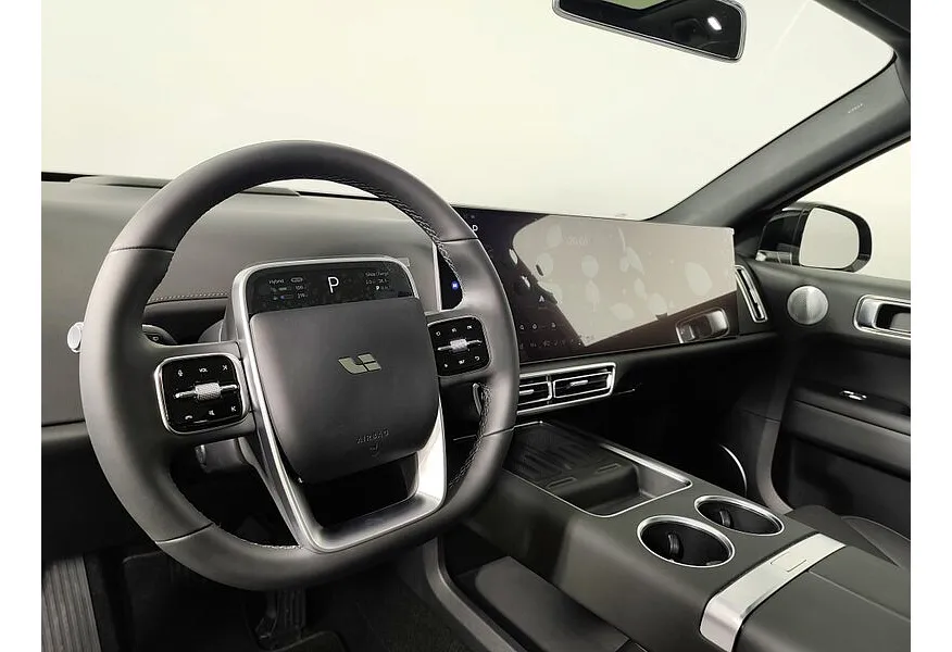 Li Auto L6 1.5 AT 4WD (150 л.с.) Max Черный в АВИЛОН. Слайд №13