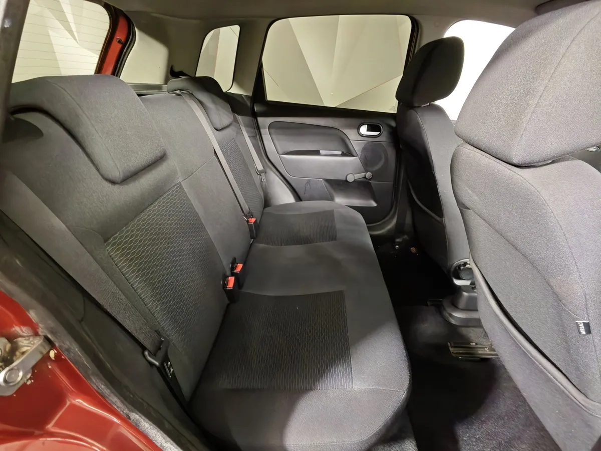 Ford Fiesta 1.6 Flex MT (100 л.с.) Красный в АВИЛОН. Слайд №13