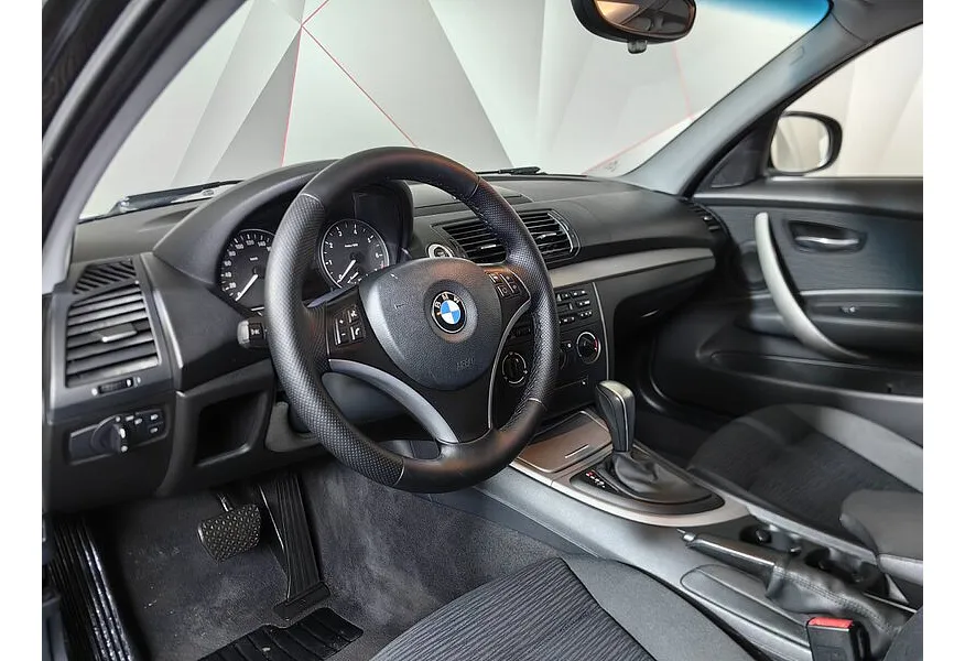 BMW 1 серия 116i AT (115 л.с.) Черный в АВИЛОН. Слайд №12 BMW 1 серия 116i AT (115 л.с.) Черный в АВИЛОН. Слайд №12