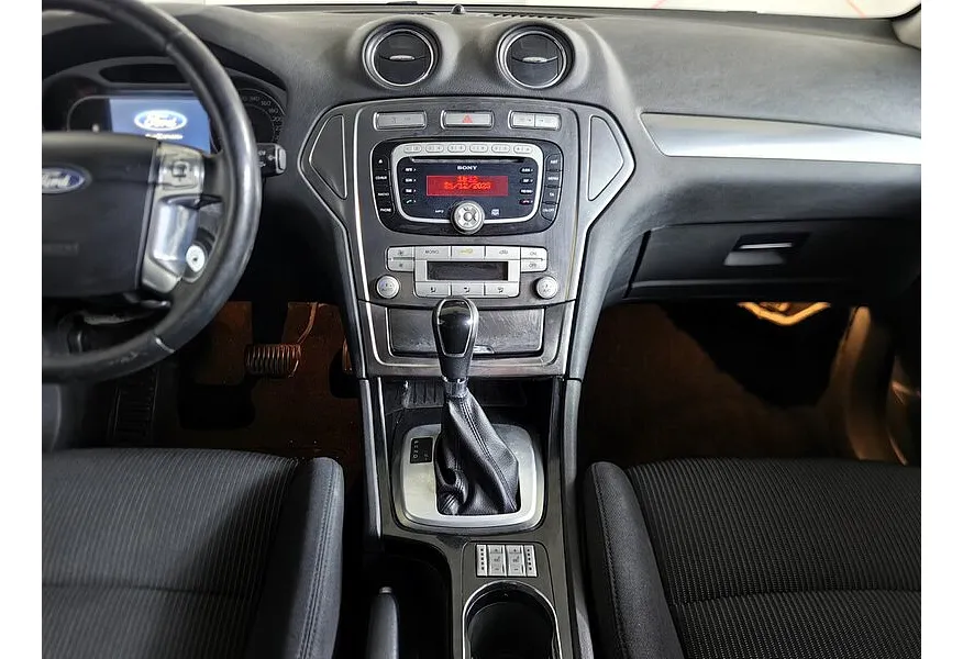 Ford Mondeo 2.3 AT (161 л.с.) Ambiente Черный в АВИЛОН. Слайд №13