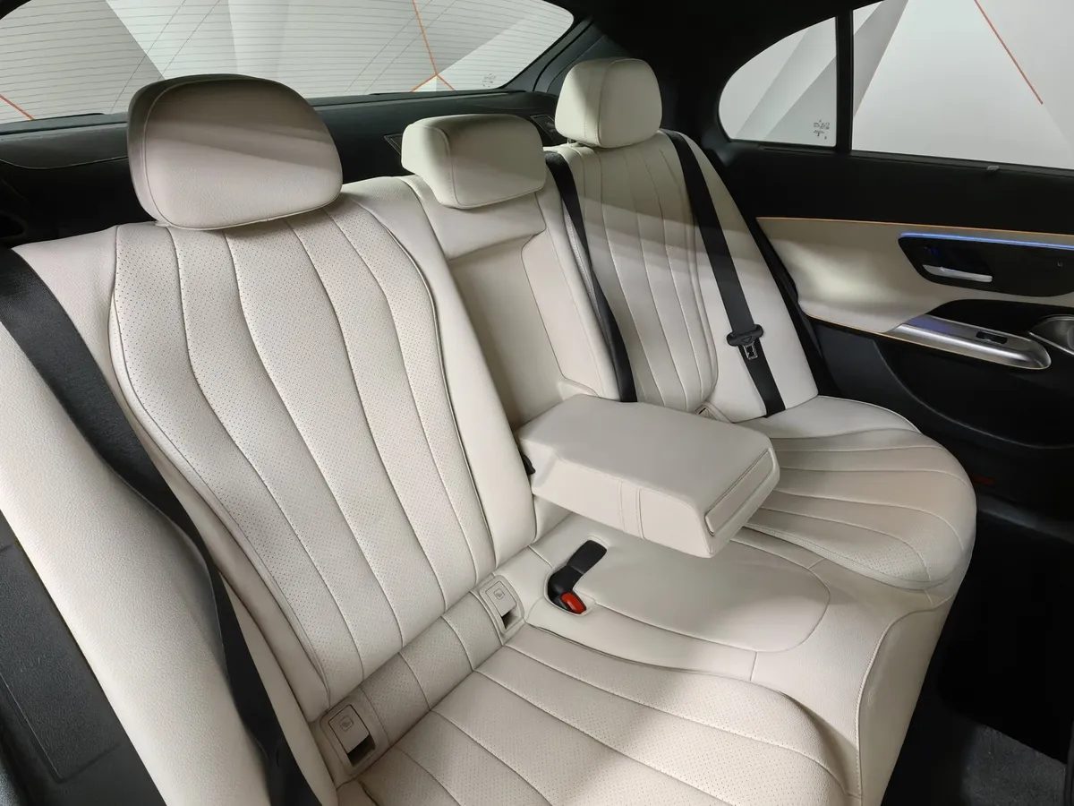 Mercedes-Benz E-Класс E 220 d 4MATIC (197 л.с.) Коричневый в АВИЛОН. Слайд №17