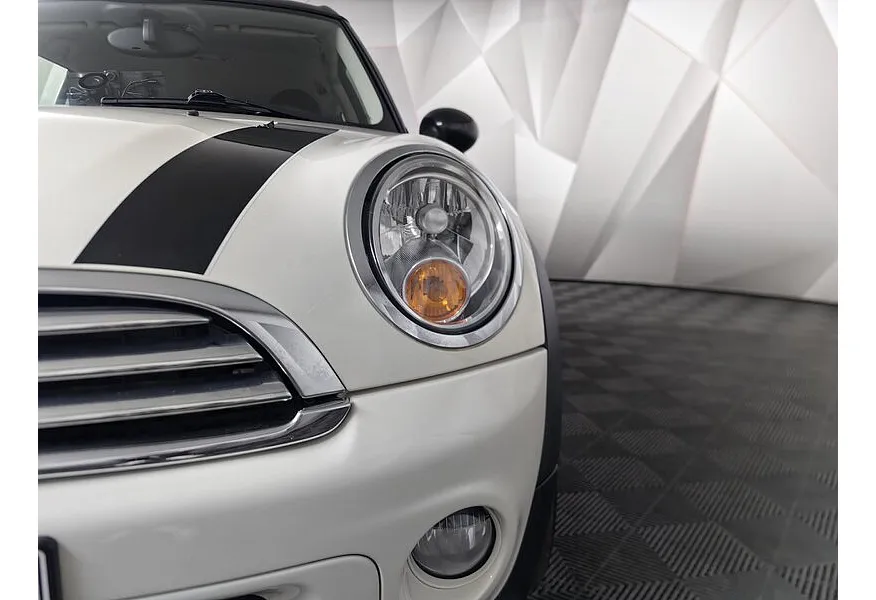 MINI Clubman 1.6 AT (120 л.с.) Белый в АВИЛОН. Слайд №8