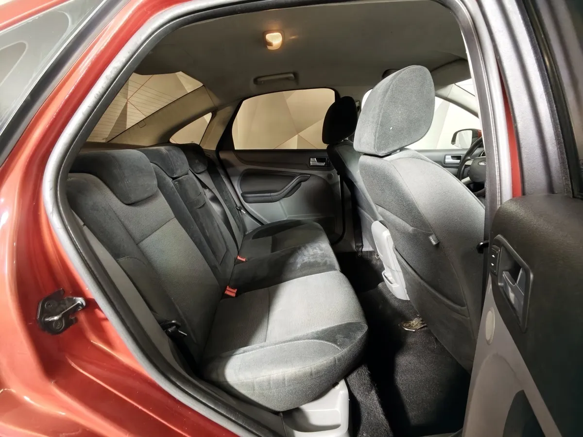 Ford Focus 1.6 MT (116 л.с.) Ghia Оранжевый в АВИЛОН. Слайд №12
