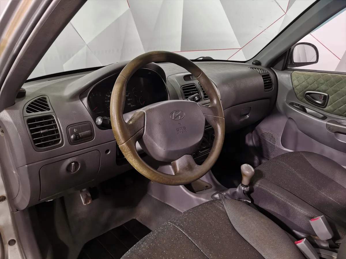 Hyundai Accent 1.5 MT (102 л.с.) Серебристый в АВИЛОН. Слайд №17