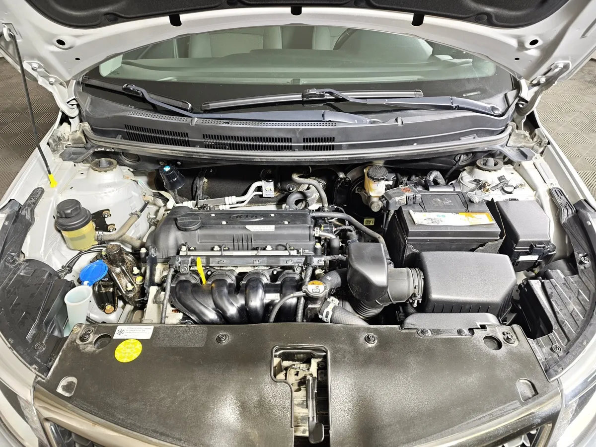 Kia Rio 1.6 6MT (123 л.с.) Серебристый в АВИЛОН. Слайд №11
