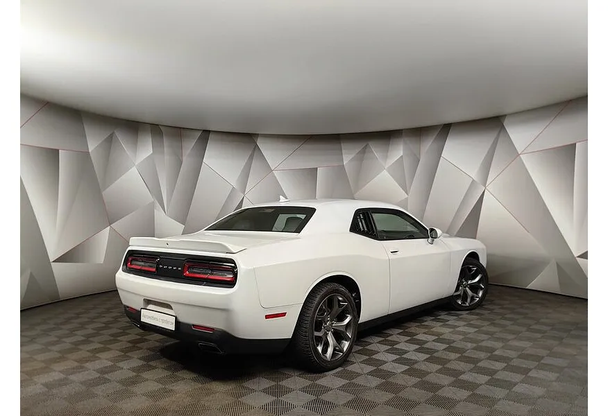 Dodge Challenger 3.6 V6 AT (309 л.с.) Белый в АВИЛОН. Слайд №2