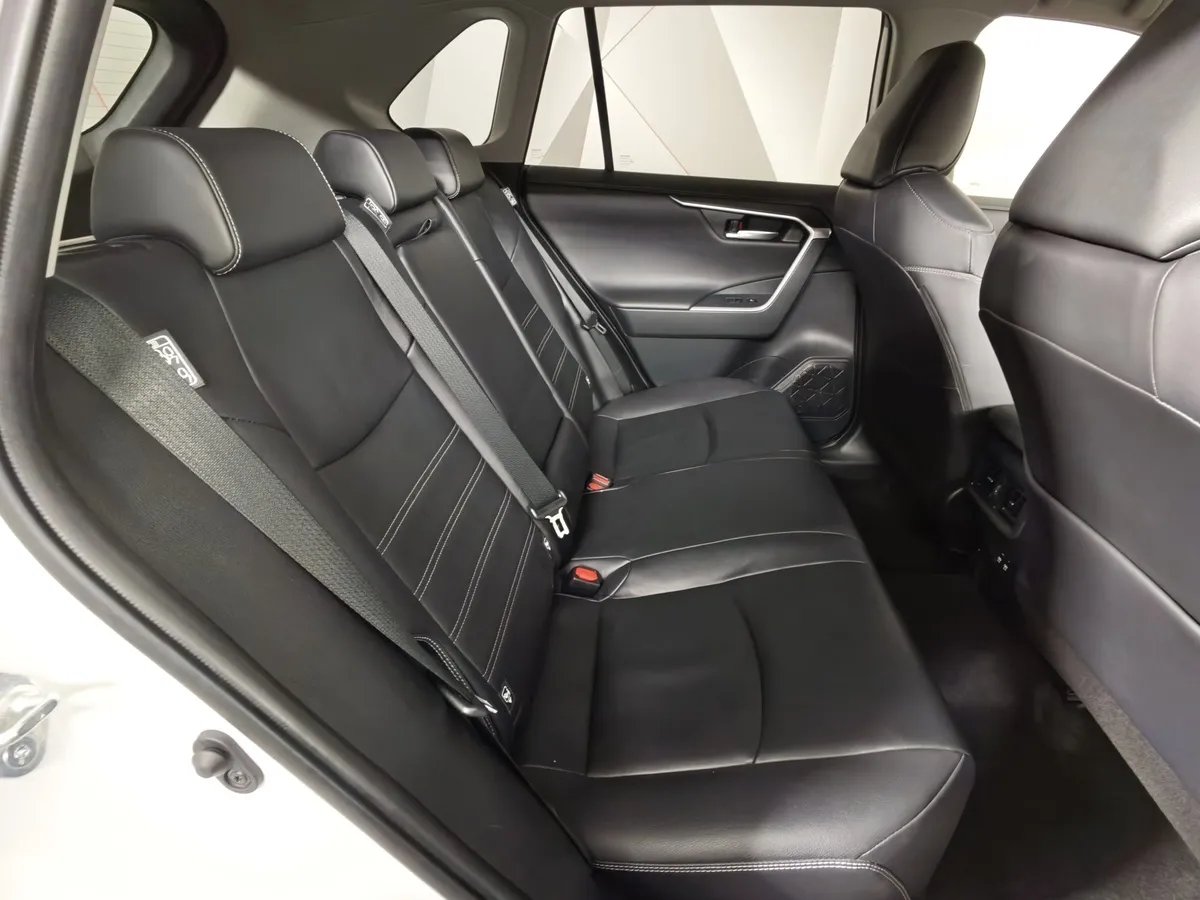 Toyota RAV4 2.0i CVT AWD (149 л.с.) Белый в АВИЛОН. Слайд №16