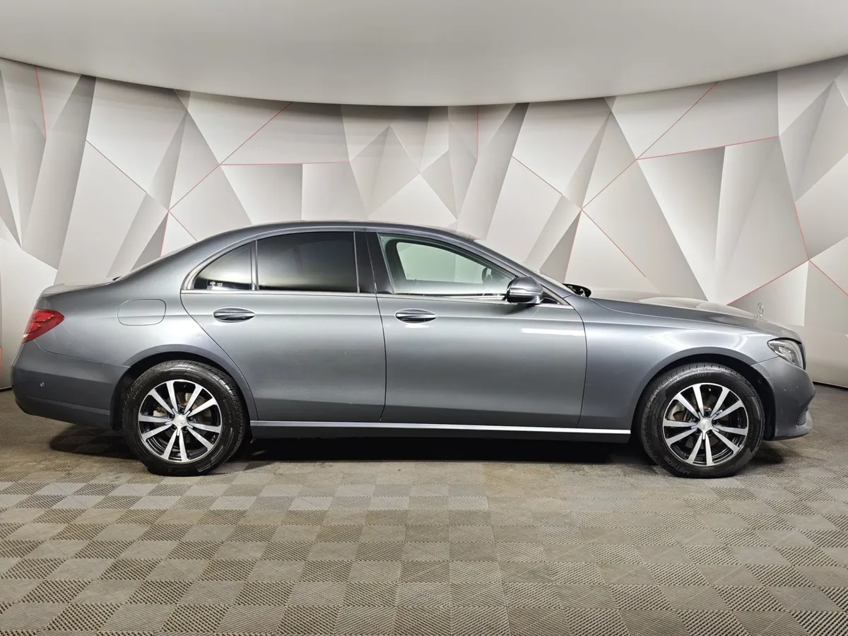 Mercedes-Benz E-Класс E 200 4MATIC 9G-TRONIC (184 л.с.) Premium Серый в АВИЛОН. Слайд №6
