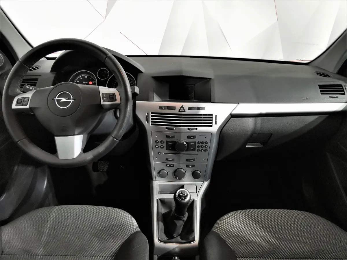 Opel Astra 1.6 MT (115 л.с.) Серебристый в АВИЛОН. Слайд №13