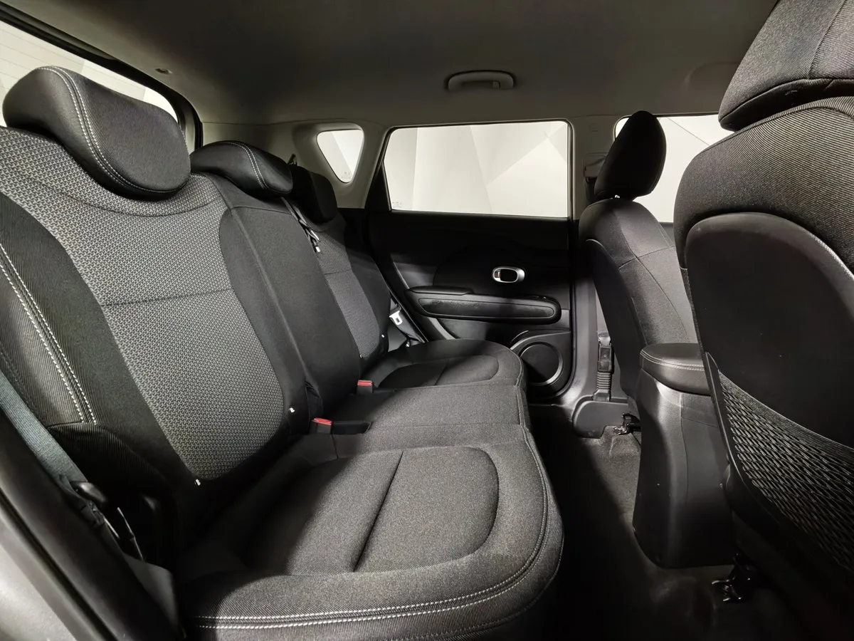 Kia Soul 1.6 GDI AT (132 л.с.) Classic Серебристый в АВИЛОН. Слайд №16