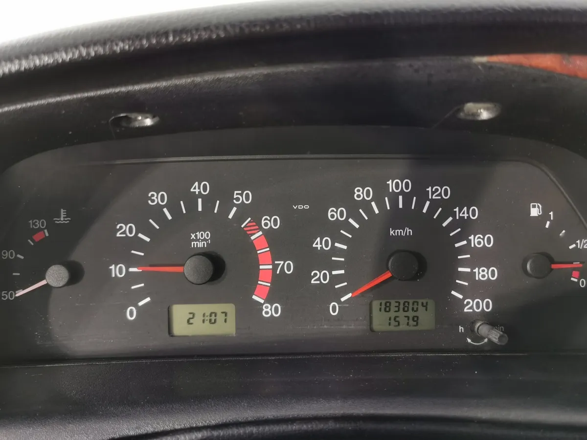 Chevrolet Niva 1.7 MT (80 л.с.) Серебристый в АВИЛОН. Слайд №16