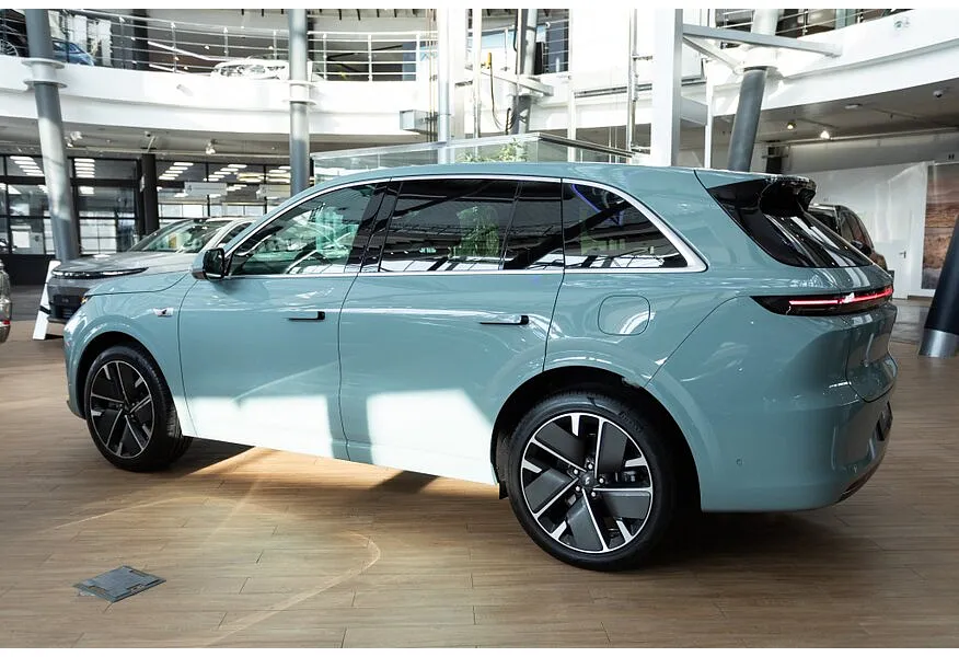 Li Auto L6 1.5 AT 4WD (150 л.с.) Max Голубой в АВИЛОН. Слайд №7