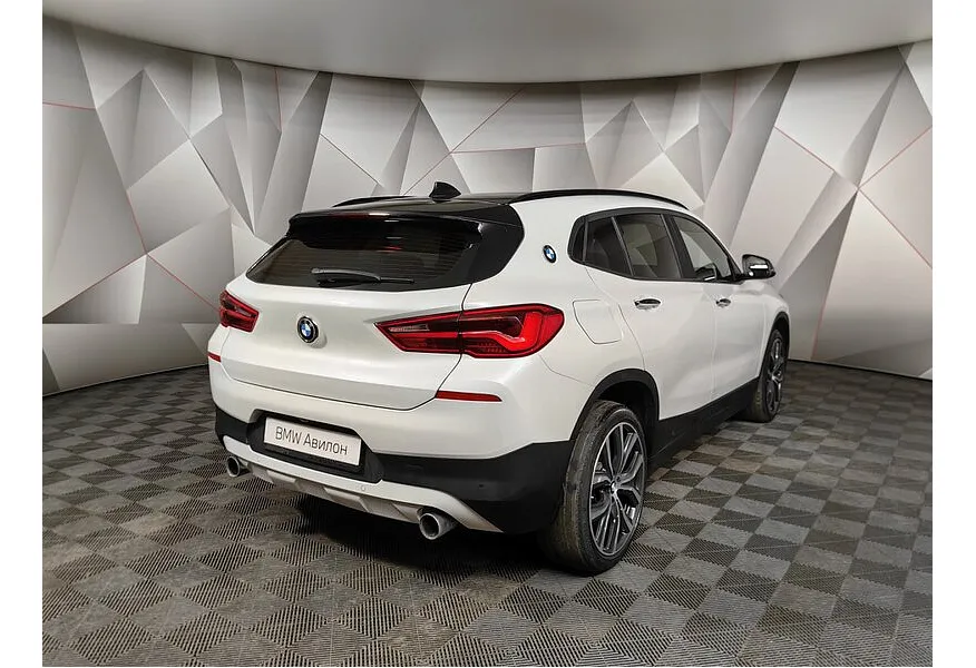 BMW X2 20i sDrive AMT (192 л.с.) Advantage Белый в АВИЛОН. Слайд №2