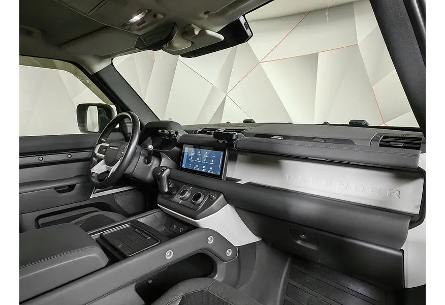 АВИЛОН - Land Rover Defender 2.0 TD AT (200 л.с.) S Черный - slide 10