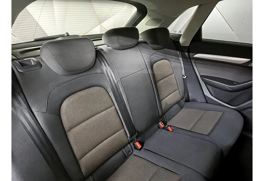 Audi Q3 2.0 TFSI quattro S tronic (170 л.с.) Белый в АВИЛОН. Слайд №14