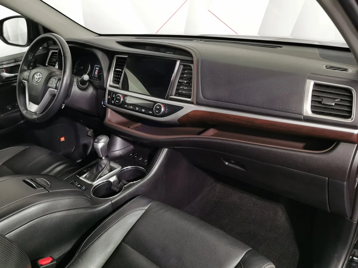 Toyota Highlander 3.5 AT AWD (249 л.с.) Престиж Черный в АВИЛОН. Слайд №12