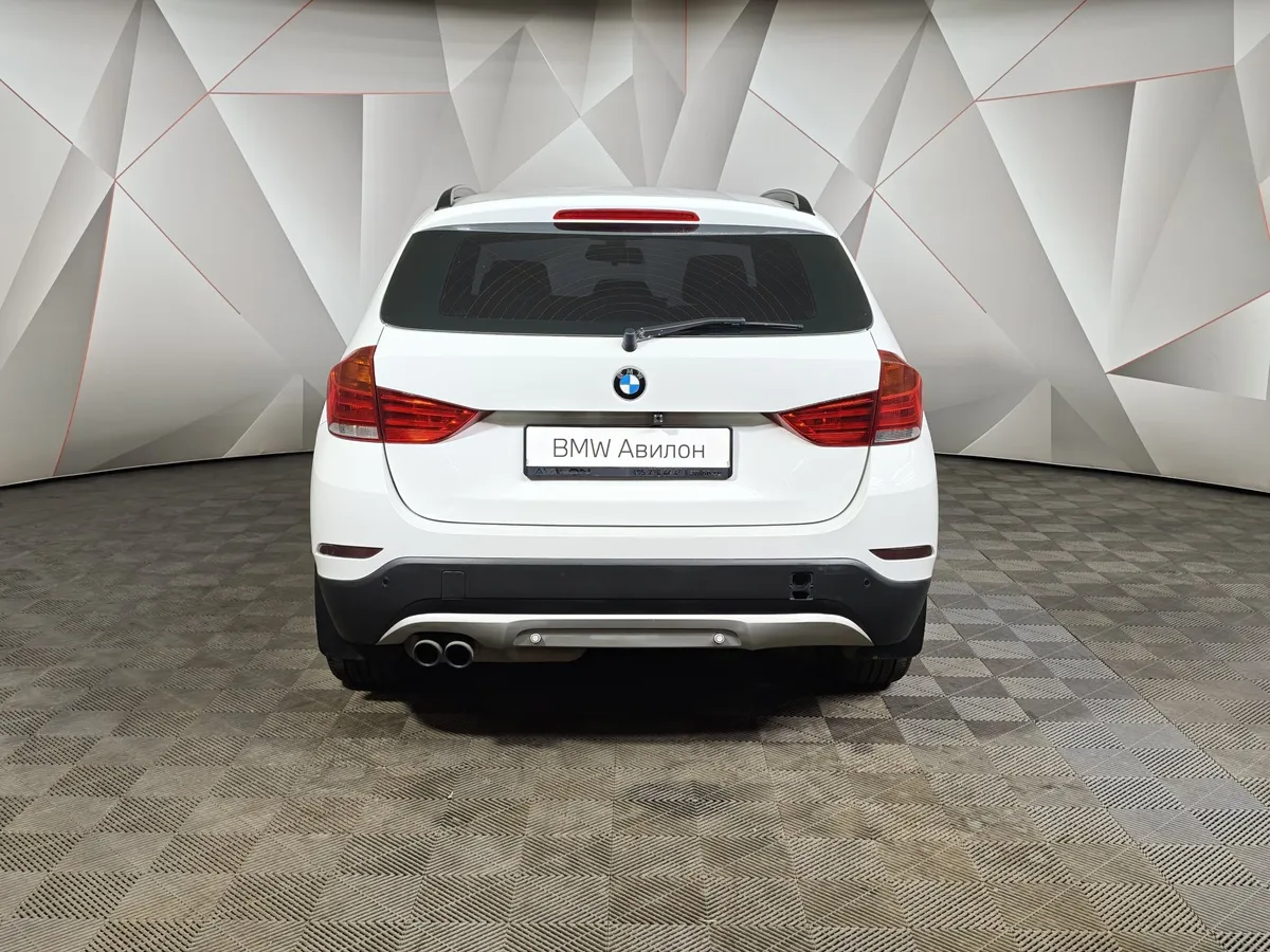 BMW X1 xDrive20i AT (184 л.с.) Белый в АВИЛОН. Слайд №4