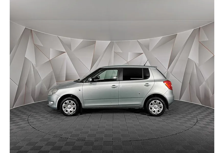 Skoda Fabia 1.4 MT (125 л.с.) Зеленый в АВИЛОН. Слайд №5