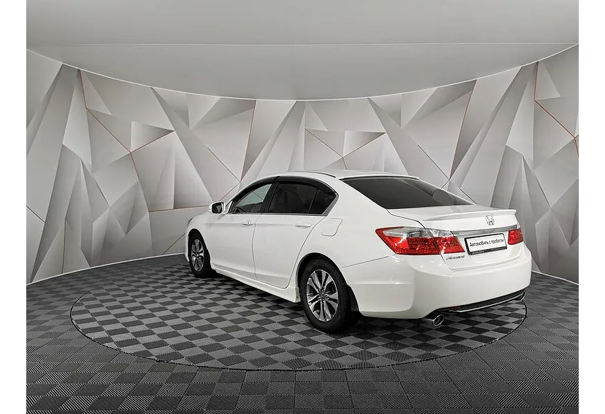 Honda Accord 2.4 AT (180 л.с.) Белый в АВИЛОН. Слайд №4