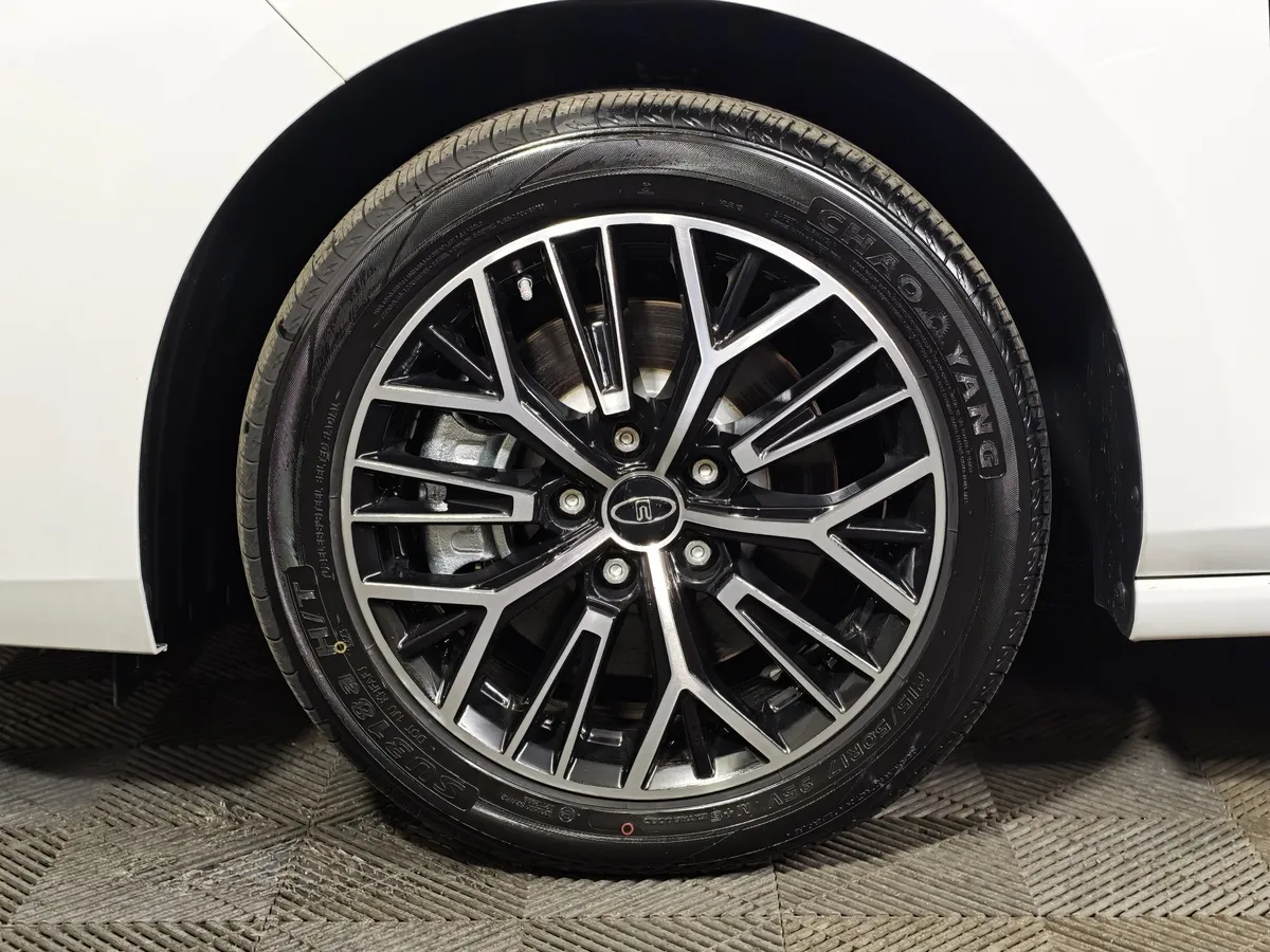 Москвич 6 1.5T CVT 2WD (136 л.с.) Comfort Белый в АВИЛОН. Слайд №9