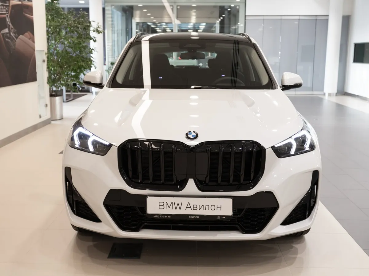 BMW X1 xDrive25 Li (204 л.с.) Белый в АВИЛОН. Слайд №4