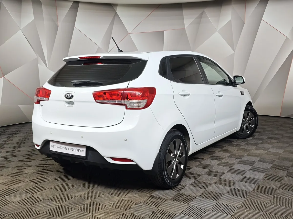 Kia Rio 1.4 AT (107 л.с.) Белый в АВИЛОН. Слайд №2
