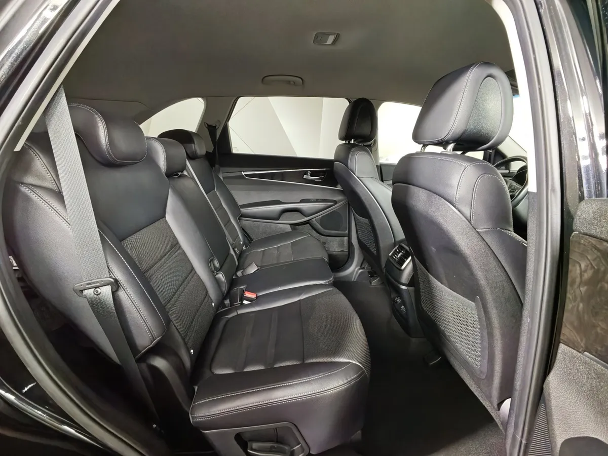 Kia Sorento 3.5 AT AWD (249 л.с.) Premium Черный в АВИЛОН. Слайд №16
