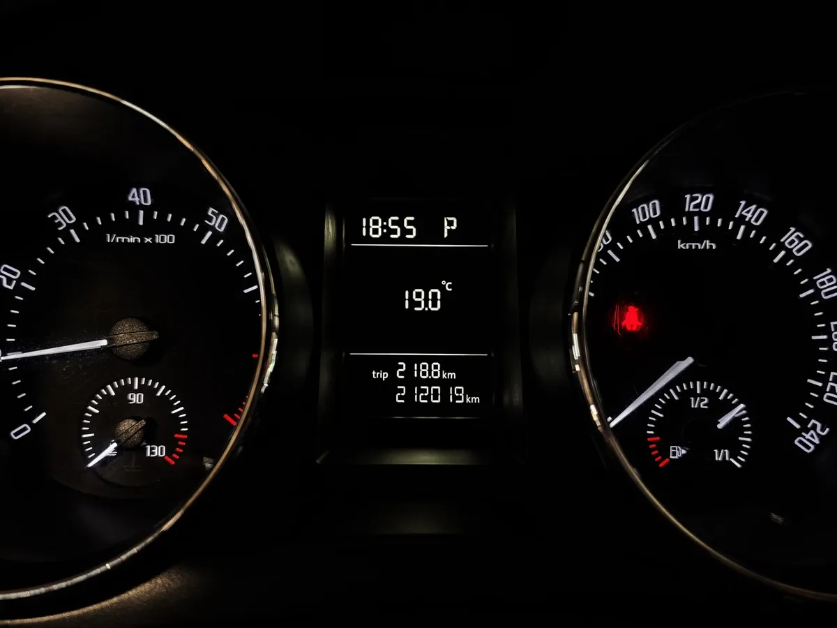 Skoda Yeti 1.8 TSI 4x4 DSG (152 л.с.) Коричневый в АВИЛОН. Слайд №17