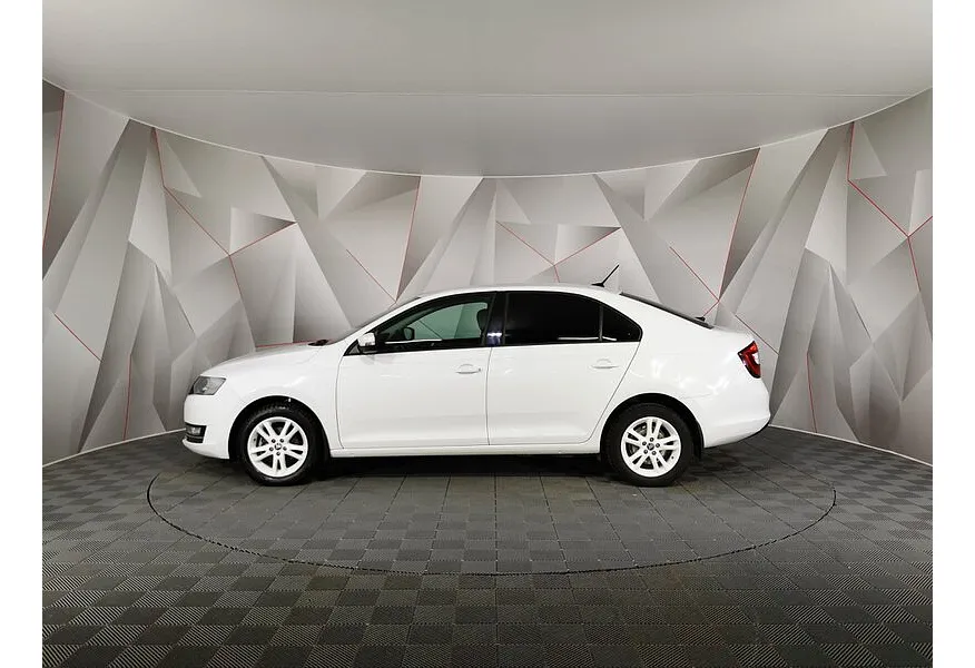 Skoda Rapid 1.6 MT (90 л.с.) Белый в АВИЛОН. Слайд №5