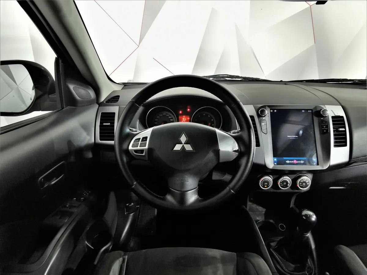 Mitsubishi Outlander 2.4 CVT 4WD (170 л.с.) Серый в АВИЛОН. Слайд №16